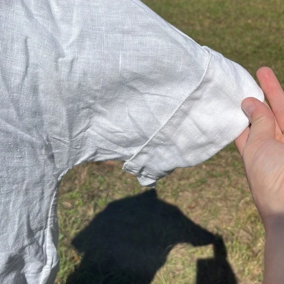 Theory women’s 100% linen white button up blouse. Size medium. - Picture 2 of 6